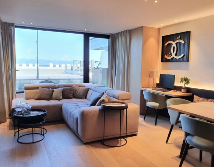 Luxuriöses renoviertes Appartement an der Strandpromenade in Oostduinkerke