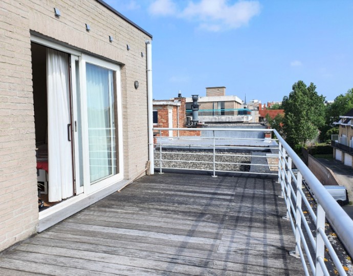 Zuid-gerichte penthouse met ruime terrassen te koop