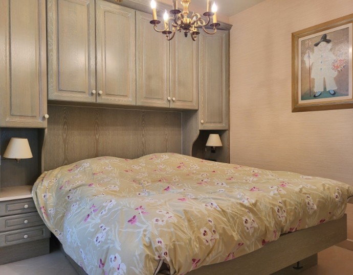 Instapklaar 2-slaapkamer met zijdelings zeezicht te koop